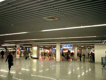 Dobner Metalldecken im Flughafen Frankfurt