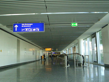 Dobner Metalldecken im Flughafen Frankfurt